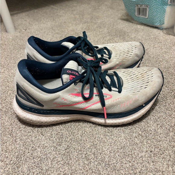 Brooks running shoes - Picture 1 of 4